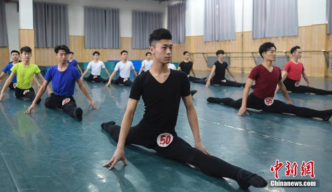 Sự khắc nghiệt kinh hoàng bên trong đấu trường thi vào trường Nghệ thuật ở Trung Quốc, nơi tỷ lệ chọi cao bậc nhất thế giới - Ảnh 1.