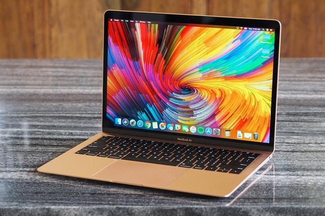 Đi mua MacBook d&iacute;nh ngay quả tạ: Đập hộp mới tinh lại thấy th&ocirc;ng b&aacute;o của người kh&aacute;c sở hữu? - Ảnh 1.