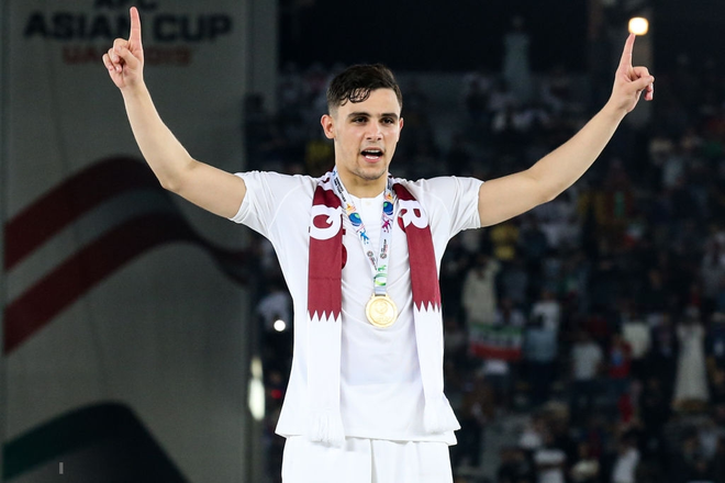 Mu&ocirc;n sắc th&aacute;i của mỹ nam Bassam Hisham trong lễ ăn mừng v&ocirc; địch Asian Cup 2019 của tuyển Qatar - Ảnh 7.
