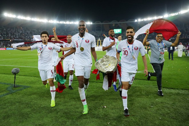 Khoảnh khắc tân vương Qatar hãnh diện nâng cao cúp vô địch, khép lại hành trình Asian Cup 2019 không thể quên - Ảnh 11.