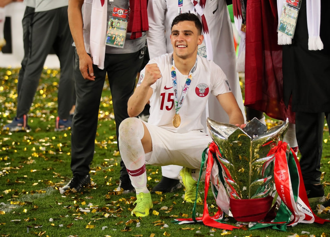 Mu&ocirc;n sắc th&aacute;i của mỹ nam Bassam Hisham trong lễ ăn mừng v&ocirc; địch Asian Cup 2019 của tuyển Qatar - Ảnh 9.