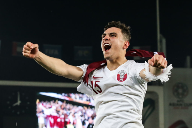 Mu&ocirc;n sắc th&aacute;i của mỹ nam Bassam Hisham trong lễ ăn mừng v&ocirc; địch Asian Cup 2019 của tuyển Qatar - Ảnh 4.