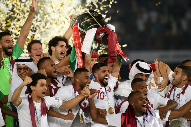 Khoảnh khắc t&acirc;n vương Qatar h&atilde;nh diện n&acirc;ng cao c&uacute;p v&ocirc; địch, kh&eacute;p lại h&agrave;nh tr&igrave;nh Asian Cup 2019 kh&ocirc;ng thể qu&ecirc;n - Ảnh 8.