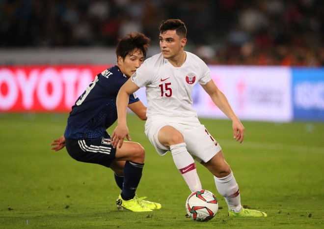 Muôn sắc thái của mỹ nam Bassam Hisham trong lễ ăn mừng vô địch Asian Cup 2019 của tuyển Qatar - Ảnh 2.