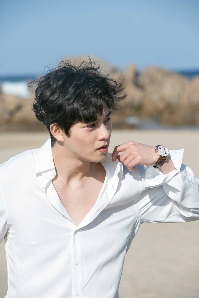 Nam diễn viên SKY Castle từng phải sống trong 1 chiếc xe hơi cũ cho đến khi gặp được Jonghyun (CNBLUE) - Ảnh 2.