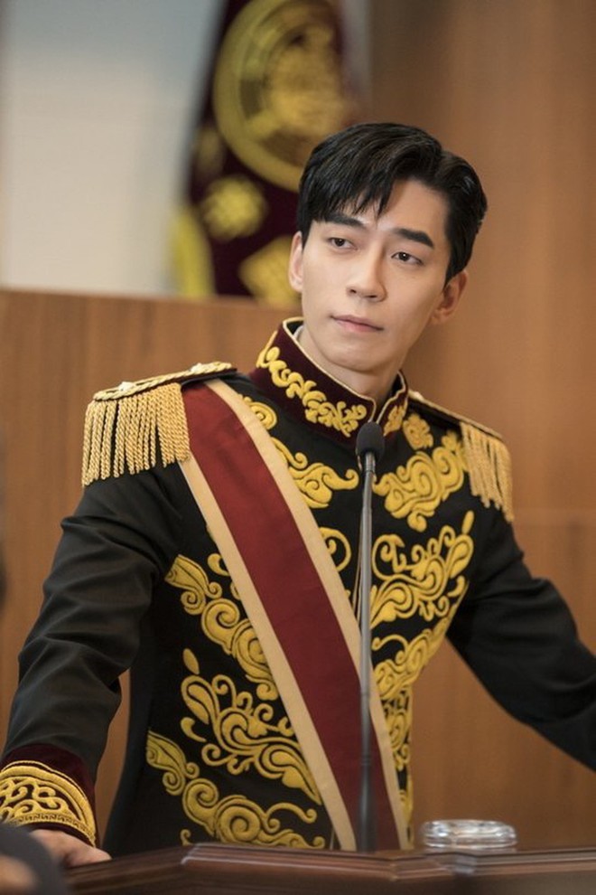 Hoàng đế Lee Hyuk: Kẻ phụ tình nhây nhất, đáng yêu nhất hành tinh trong The Last Empress - Ảnh 3.