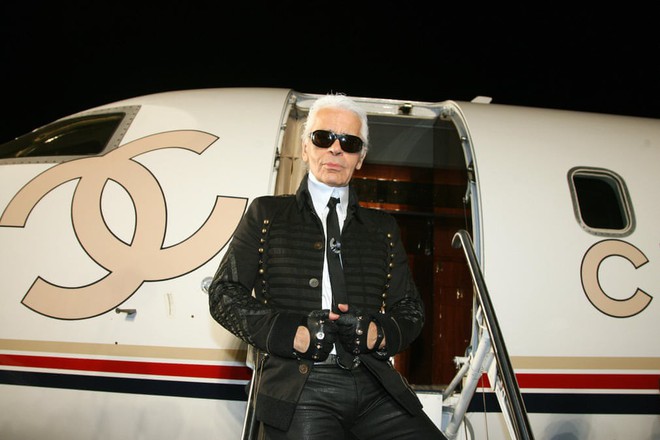 Nhìn lại những khoảnh khắc đáng nhớ trong cuộc đời của huyền thoại thời trang Karl Lagerfeld - Ảnh 17.