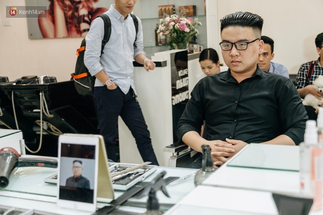 Người H&agrave; Nội rủ nhau đi cắt miễn ph&iacute; kiểu t&oacute;c giống Tổng thống Donald Trump v&agrave; nh&agrave; l&atilde;nh đạo Kim Jong-un - Ảnh 10.