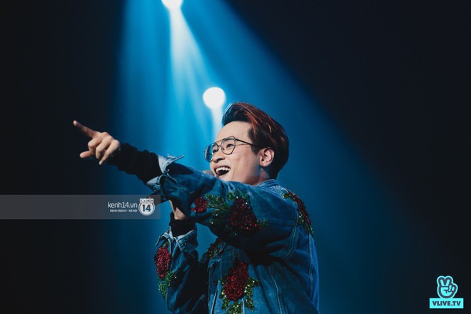 Fan nức lòng nhìn lại những khoảnh khắc tỏa sáng của ca sĩ Vpop trên sân khấu Việt-Hàn hot nhất năm qua - Ảnh 5.