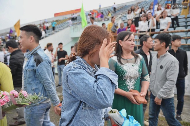 Ảnh: Hàng nghìn tân binh Thủ đô bịn rịn chia tay người thân và bạn gái trong ngày nhập ngũ - Ảnh 5.