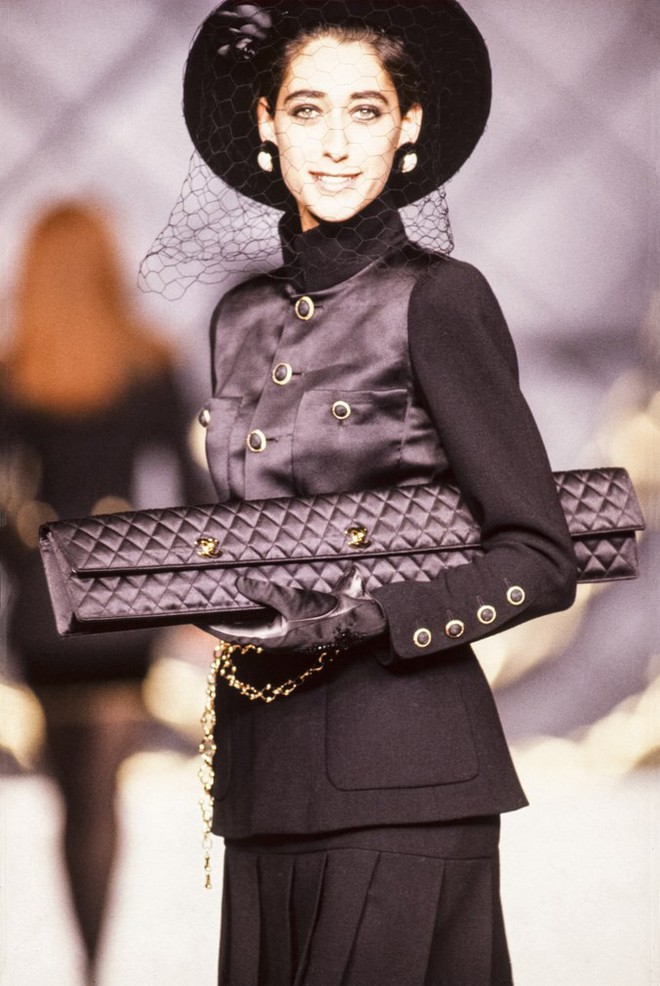 Karl Lagerfeld: Những pha náo loạn chấn động nhà mốt Chanel, đến Coco có sống lại cũng phải sững sờ - Ảnh 7.