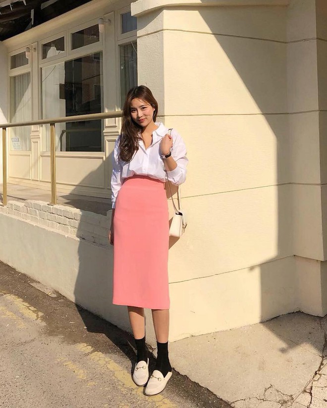 Chuyên nghiệp như chân váy bút chì nhưng không hề kén dáng, chân váy suông chính là item nàng công sở nên sắm ngay - Ảnh 3.