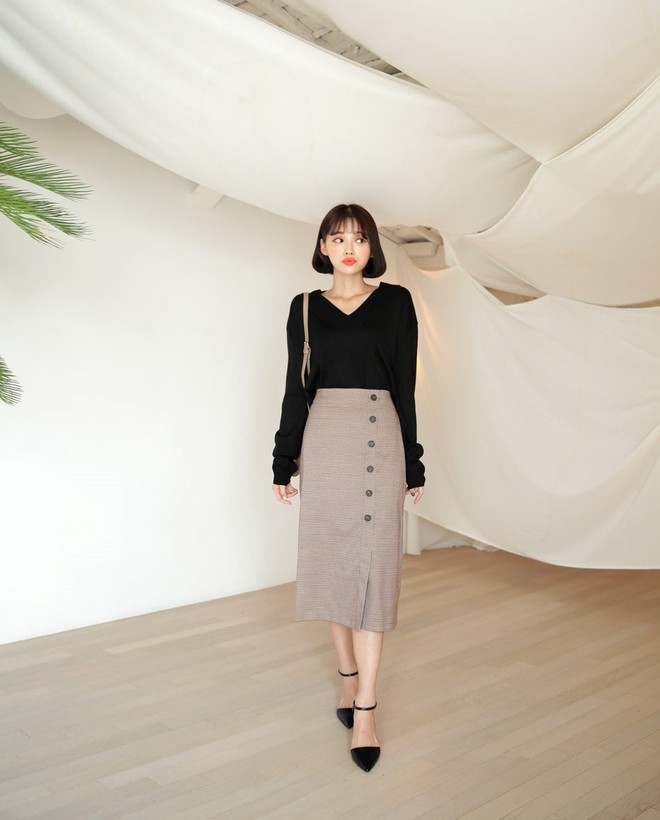 Chuyên nghiệp như chân váy bút chì nhưng không hề kén dáng, chân váy suông chính là item nàng công sở nên sắm ngay - Ảnh 1.