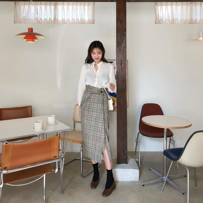 Chuyên nghiệp như chân váy bút chì nhưng không hề kén dáng, chân váy suông chính là item nàng công sở nên sắm ngay - Ảnh 3.