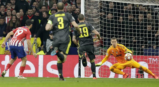Ronaldo tịt ngòi, VAR hai lần trợ giúp cũng không cứu được Juventus khỏi trận thua thảm trước Atletico Madrid - Ảnh 5.