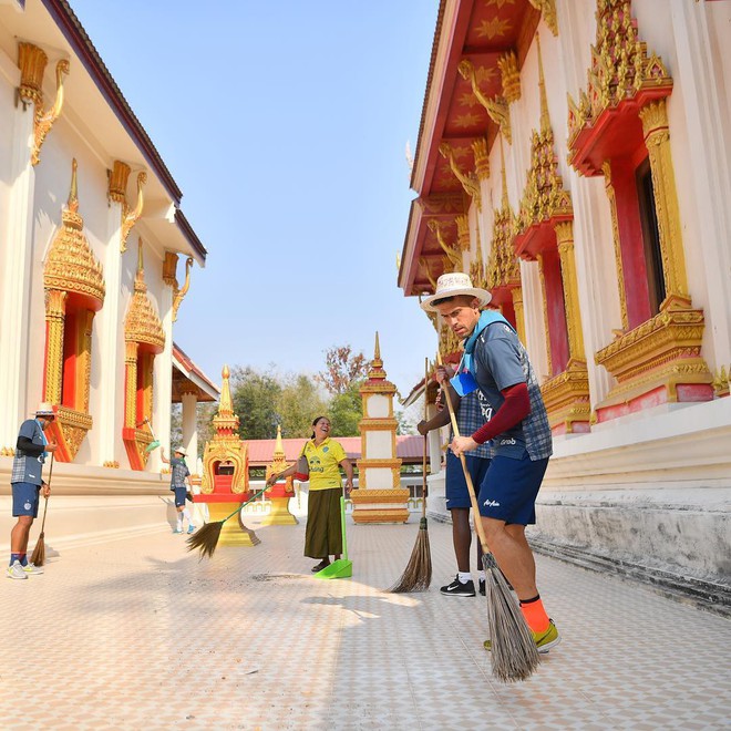 Xuân Trường đi lễ chùa cầu may cho mùa giải đầu tiên tại Thai League - Ảnh 5.