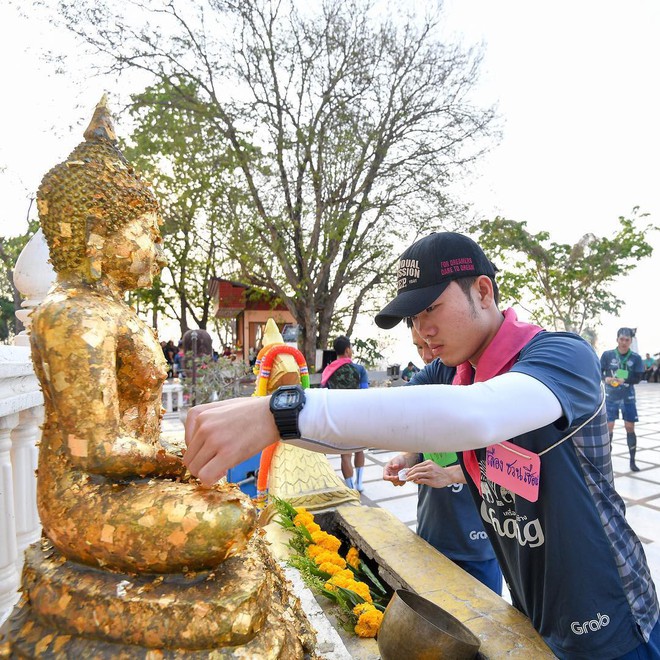 Xuân Trường đi lễ chùa cầu may cho mùa giải đầu tiên tại Thai League - Ảnh 3.