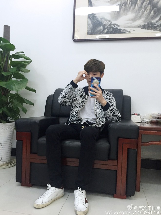 Đỡ kh&ocirc;ng nổi với hậu trường đằng sau loạt h&igrave;nh thần th&aacute;nh của sao Cbiz: Đỉnh cao của sống ảo l&agrave; đ&acirc;y! - Ảnh 19.