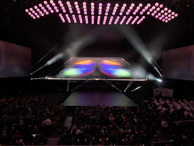Săm soi s&acirc;n khấu Galaxy S10 đầy m&ecirc; hoặc đ&ecirc;m qua, ai cũng mơ ước được đến một lần trong đời - Ảnh 1.