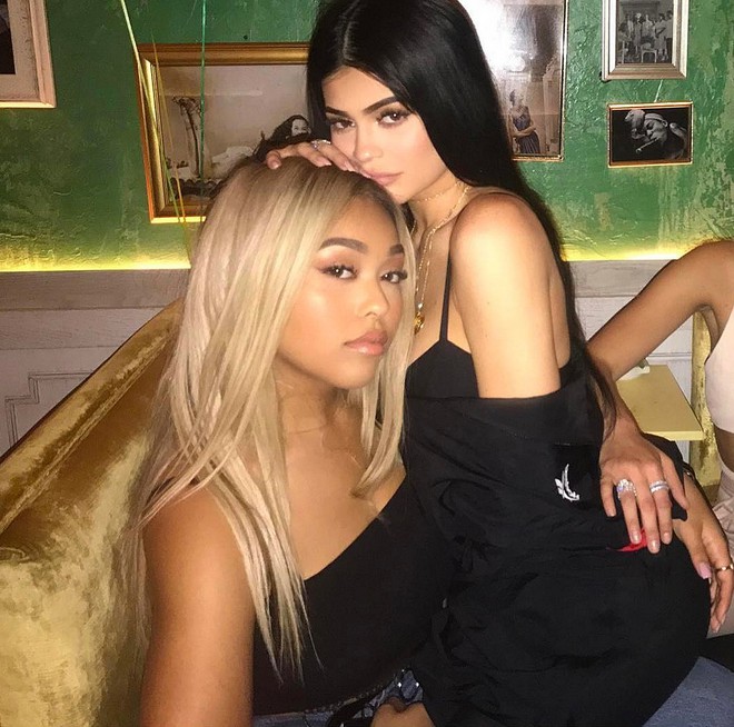 Kylie Jenner đuổi bạn thân nhất khỏi nhà sau scandal tòm tem của anh rể, còn bị chị gái đổ lỗi? - Ảnh 2.