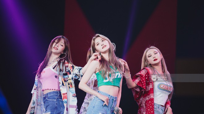 Chùm ảnh: T-ara, WINNER và quá nhiều sao Kpop đình đám cháy hết mình tại show diễn Hàn-Việt hot nhất năm 2018 - Ảnh 10.