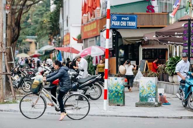 Chuyện buồn về những tủ điện sắc màu ở Hà Nội bị bôi bẩn: Chúng tôi mất 4 ngày tô vẽ, những người khác chỉ mất 3 giây để làm nó lem luốc - Ảnh 6.