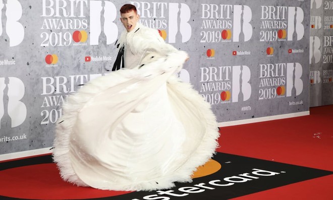 Thảm đỏ BRIT Awards 2019: Pink, Shawn Mendes dẫn đầu dàn sao, nhưng spotlight thuộc về loạt màn đọ sắc gây sốc - Ảnh 8.