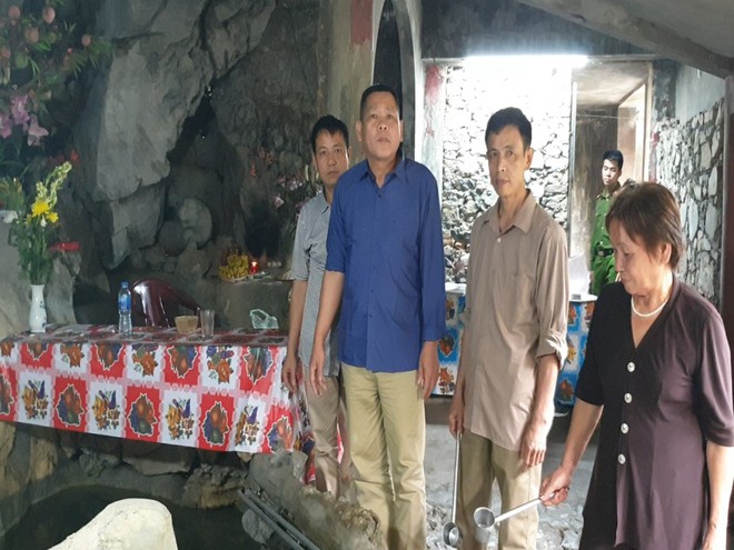 Lật tẩy chi&ecirc;u tr&ograve; mua thần b&aacute;n th&aacute;nh lừa h&agrave;ng ngh&igrave;n người m&ecirc; muội tại ch&ugrave;a Hương - Ảnh 3.