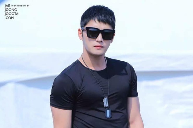 Nhìn loạt hình body xương mai như sắp bay, fan lại chỉ mong Kim Jaejoong trở lại vạm vỡ như thời trong quân ngũ - Ảnh 4.