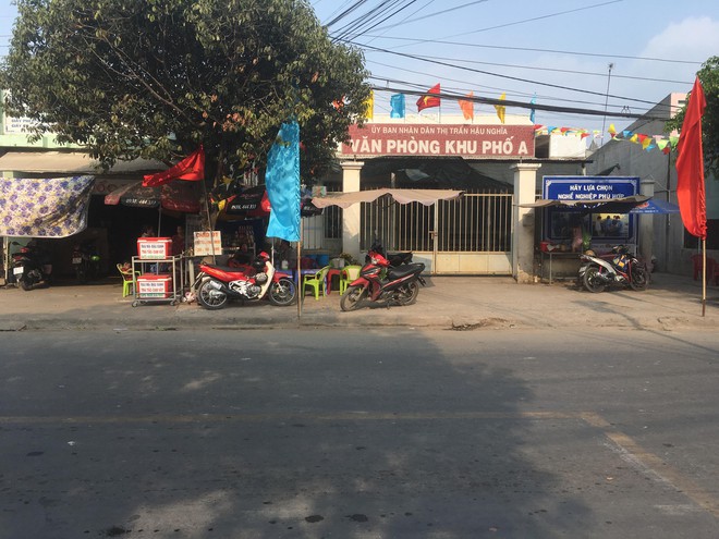 Vụ cha bị đ&acirc;m chết v&igrave; nhầm bắt c&oacute;c con: Hiện trường đối diện trụ sở c&ocirc;ng an, gi&aacute; như họ c&oacute; mặt kịp thời... - Ảnh 2.