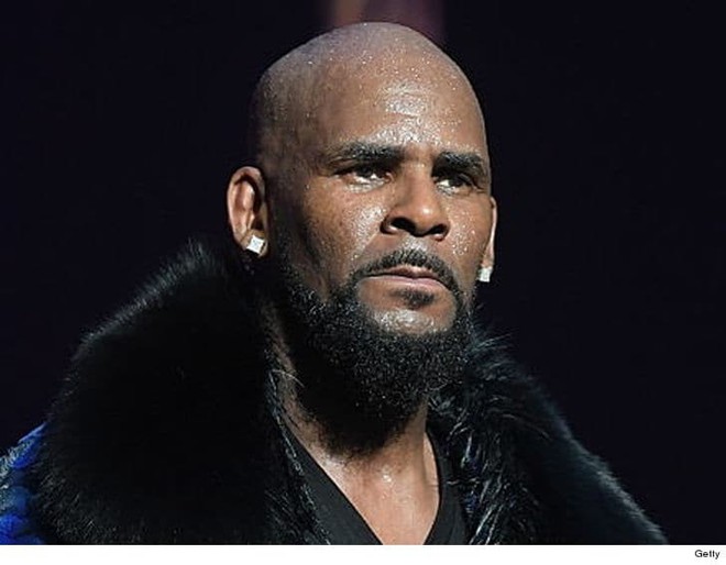 Tưởng R. Kelly đã bị bắt vì lạm dụng tình dục loạt trẻ vị thành niên, tòa án lại mới đưa ra phán quyết gây phẫn nộ - Ảnh 1.