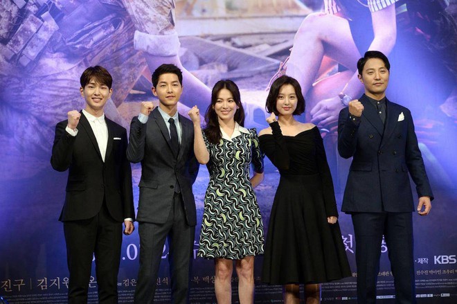 Đặt chồng của 3 mỹ nhân Song Hye Kyo, Kim Tae Hee, Jeon Ji Hyun lên bàn cân: Chênh lệch từ gia thế tới ngoại hình - Ảnh 6.