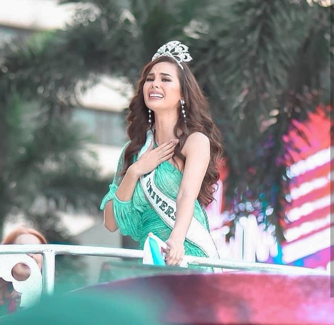 Sự cố hi hữu trong lịch sử Miss Universe: Đang diễu hành, Hoa hậu làm vỡ vương miện 6 tỉ và phản ứng bất ngờ sau đó - Ảnh 12.