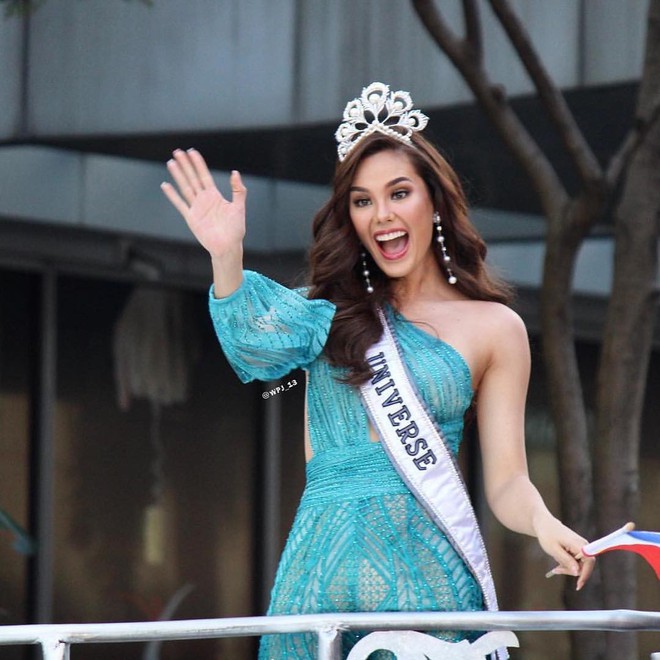 Sự cố hi hữu trong lịch sử Miss Universe: Đang diễu hành, Hoa hậu làm vỡ vương miện 6 tỉ và phản ứng bất ngờ sau đó - Ảnh 6.
