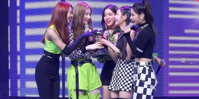 Kpop tuần 3 th&aacute;ng 2: T&acirc;n binh khủng long ITZY giữ vững phong độ, 2 idol Kpop người Việt ch&iacute;nh thức debut - Ảnh 7.
