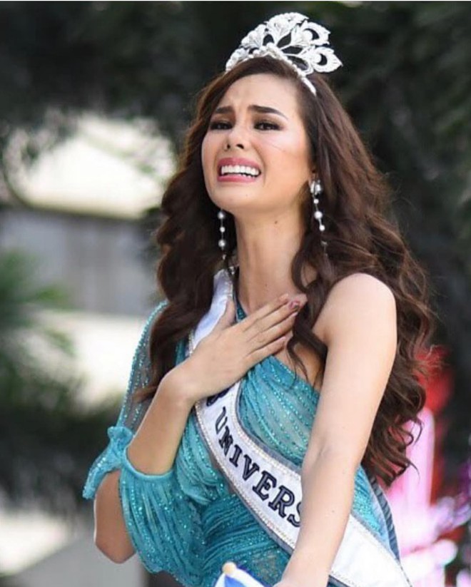 Sự cố hi hữu trong lịch sử Miss Universe: Đang diễu hành, Hoa hậu làm vỡ vương miện 6 tỉ và phản ứng bất ngờ sau đó - Ảnh 11.