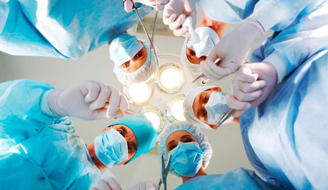 L&ecirc;n b&agrave;n mổ đ&atilde; sợ, vậy chuyện g&igrave; sẽ xảy ra nếu hết thuốc m&ecirc; giữa chừng? - Ảnh 3.