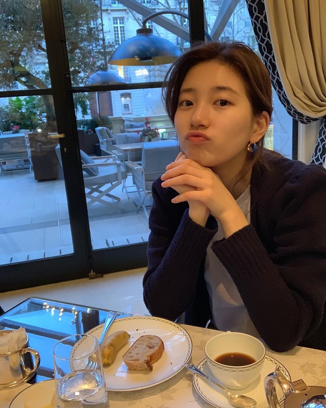 Suzy lại l&agrave;m ch&uacute;ng ta phải gật g&ugrave; c&ocirc;ng nhận: em xinh em để mặt mộc vẫn xinh! - Ảnh 2.