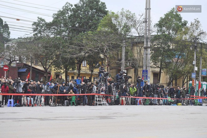 Công tác đón tiếp được chuẩn bị trang trọng, hàng trăm phóng viên túc trực tại ga Đồng Đăng chờ sự xuất hiện của phái đoàn Triều Tiên - Ảnh 8.