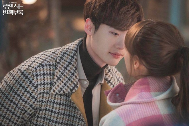 Cả thế giới đổ dồn về Oscar, người Hàn chỉ chăm chăm Lee Jong Suk hôn Lee Na Young ở Phụ Lục Tình Yêu - Ảnh 4.