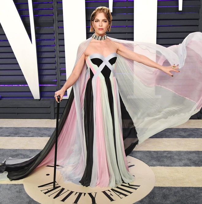 Tiệc hậu Oscar 2019: Trái với thảm đỏ nhạt nhẽo, loạt sao thi nhau thả rông, hở bạo, có thiết kế mặc mà như không - Ảnh 19.