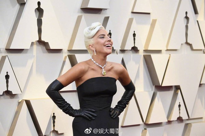 Netizen Trung trầm trồ với chiếc vòng cổ của Audrey Hepburn được Chị Dậu Lady Gaga mang dự Oscar 2019 - Ảnh 4.