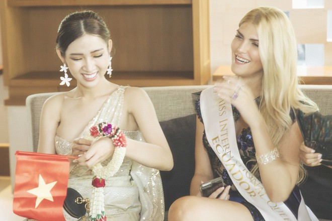 Cùng đổ bộ sân bay Thái, bất ngờ với nhan sắc đời thực của dàn thí sinh Hoa hậu Chuyển giới Quốc tế 2019 - Ảnh 15.