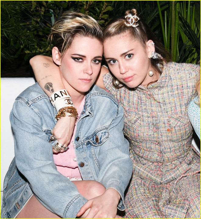 Tiền tiệc Oscar: Miley Cyrus tình tứ bên Kristen Stewart dù đến với chồng, Katy Perry khoe nhẫn khủng bên dàn siêu sao - Ảnh 5.