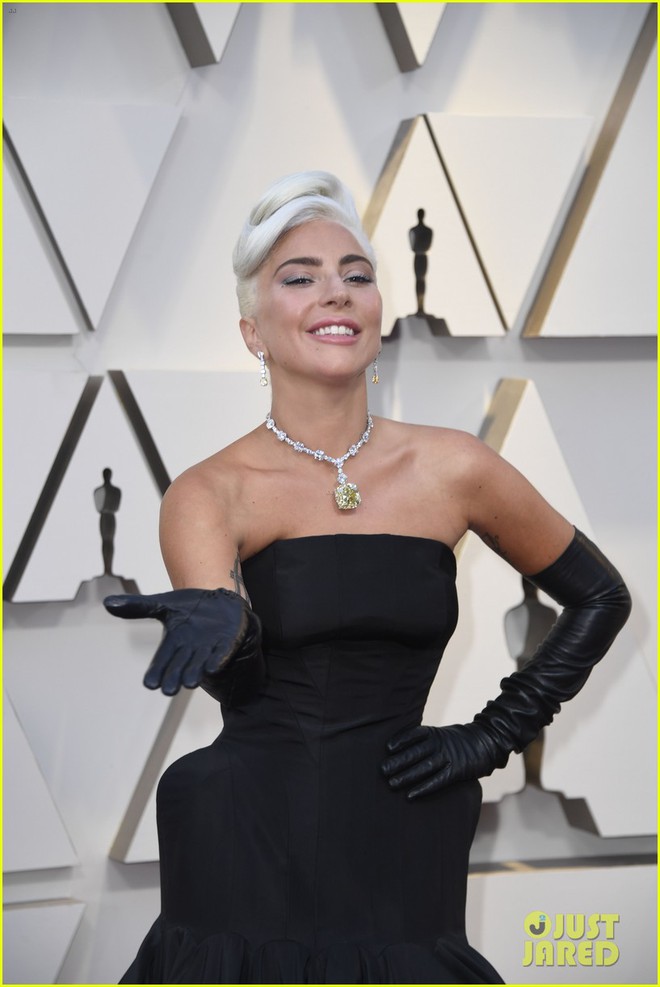 Thảm đỏ Oscar 2019: Lady Gaga bị tình tin đồn bỏ rơi, dàn Con nhà siêu giàu châu Á đọ sắc siêu anh hùng Marvel, DC - Ảnh 2.