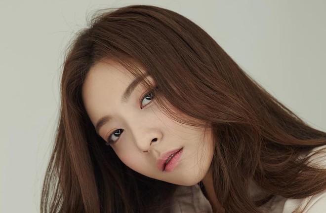 Những nữ idol Kpop vừa ra mắt đ&atilde; bị gắn m&aacute;c k&eacute;m sắc v&agrave; c&aacute;i kết kh&ocirc;ng ai ngờ tới - Ảnh 31.