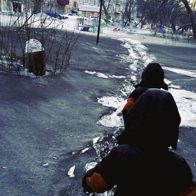 Rùng rợn cảnh tuyết xanh và tuyết đen xuất hiện tại Nga, hậu quả của tình trạng ô nhiễm môi trường - Ảnh 3.