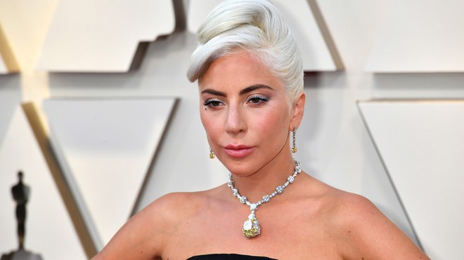 Phát sốt vì vòng kim cương siêu to của Lady Gaga trên thảm đỏ Oscar: Tới cả nghìn tỉ, Audrey Hepburn cũng từng đeo - Ảnh 2.