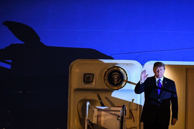Những hình ảnh đầu tiên của Tổng thống Trump tại Hà Nội qua ống kính phóng viên quốc tế - Ảnh 3.