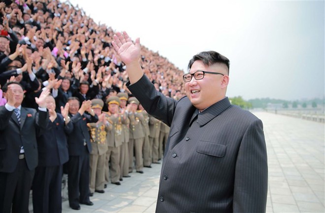 Bí mật ẩn sâu trong bộ trang phục kinh điển và kiểu tóc trứ danh của lãnh đạo Triều Tiên: Kim Jong-un